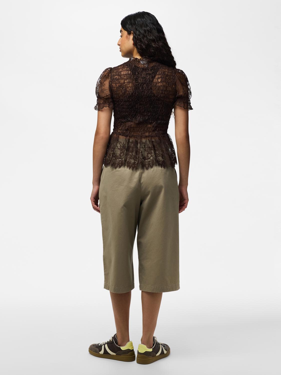 model_shot-back